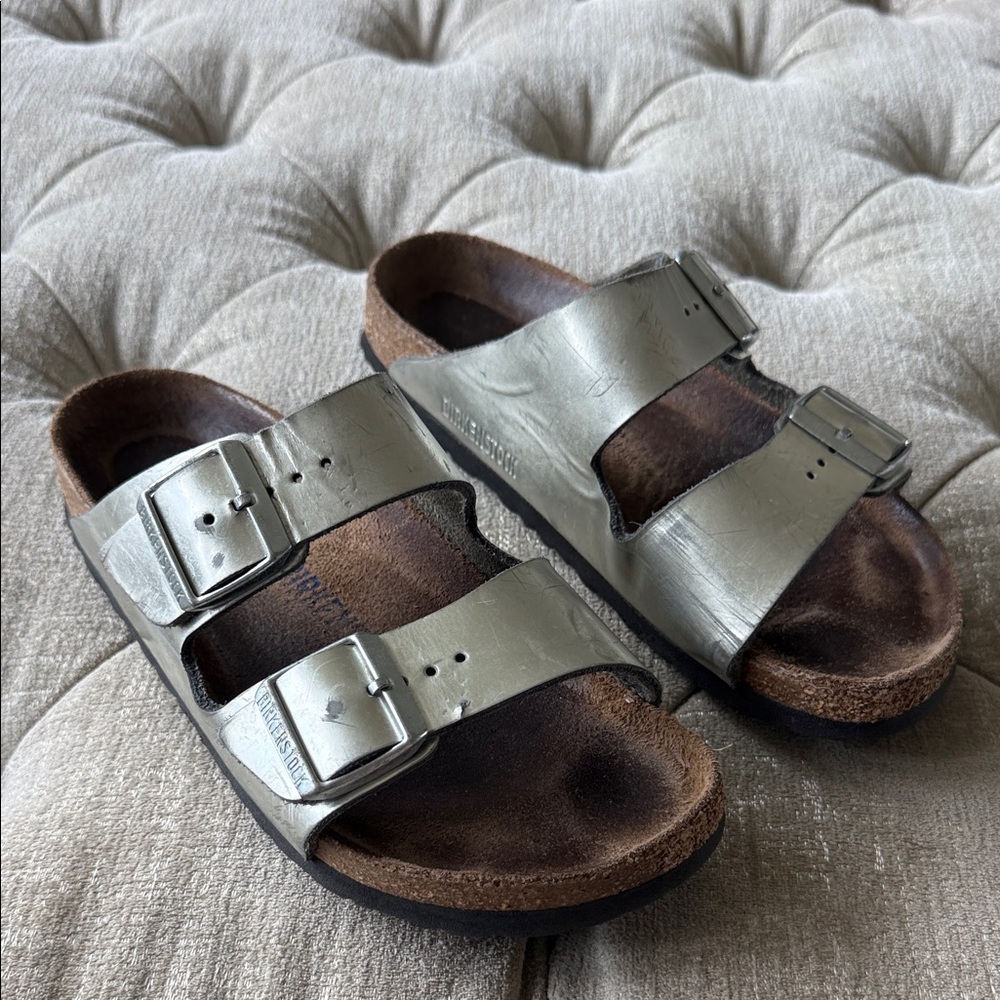 Birkenstock Arizona Women’s 38 or 7 silver metallic